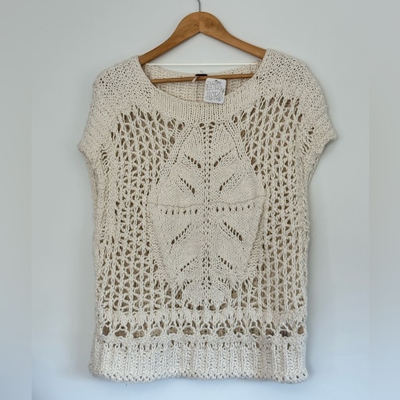 Free People NWT Diamond in the rough Crochet Vest Size: M - Picture 2 of 3